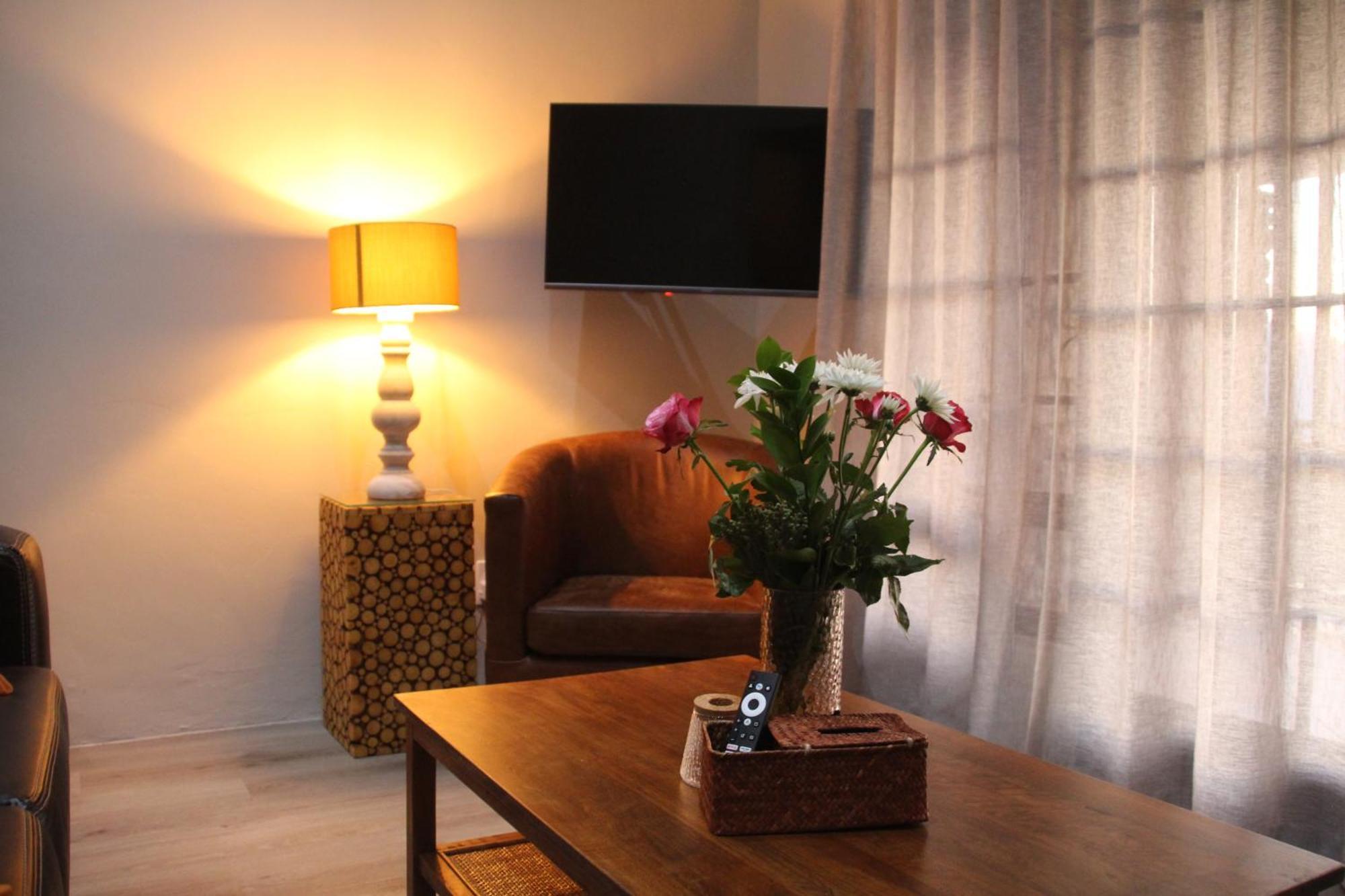 Montmartre Chalets & Venue Франшхоек Екстериор снимка